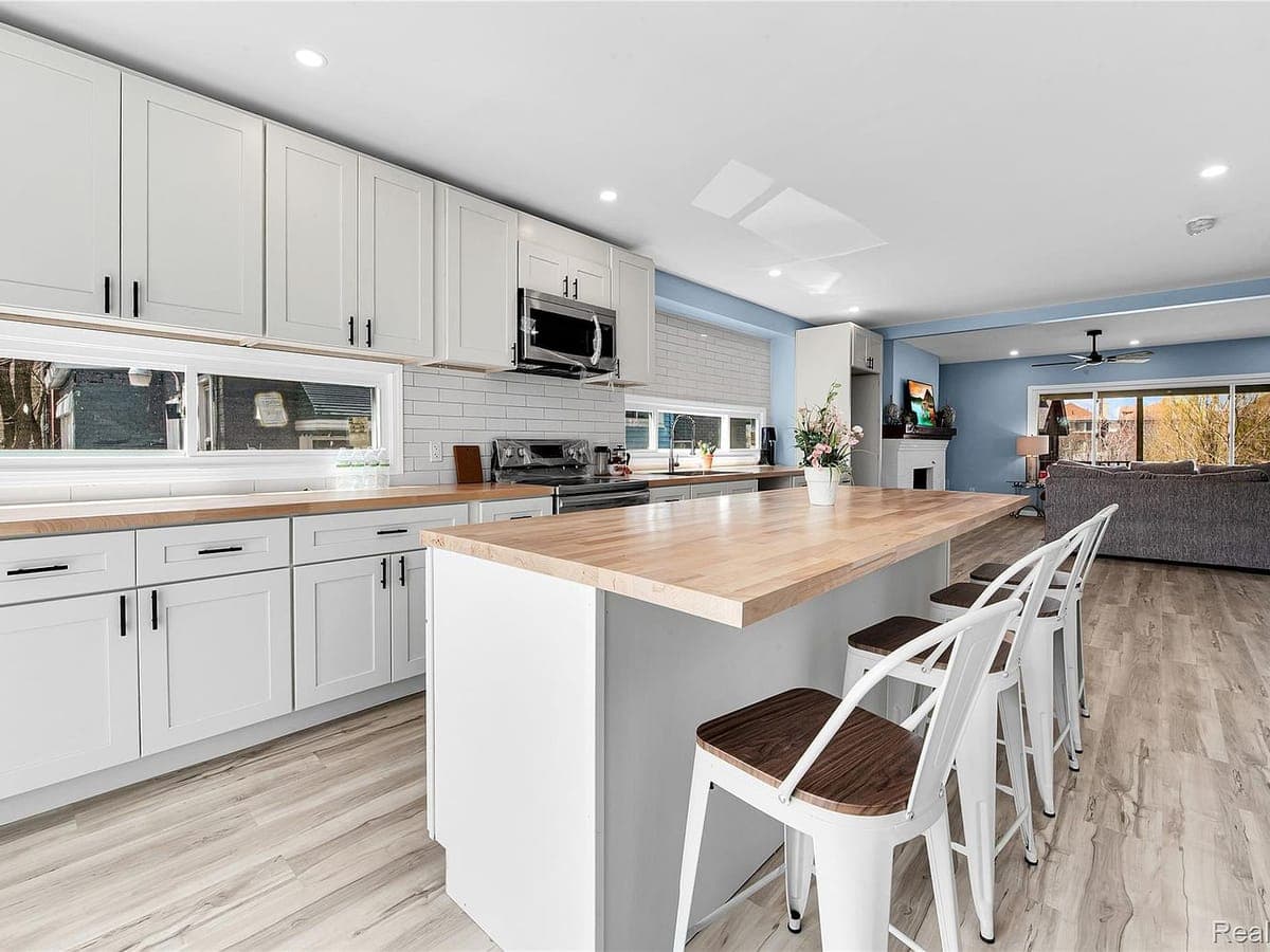 Kitchen and dining area